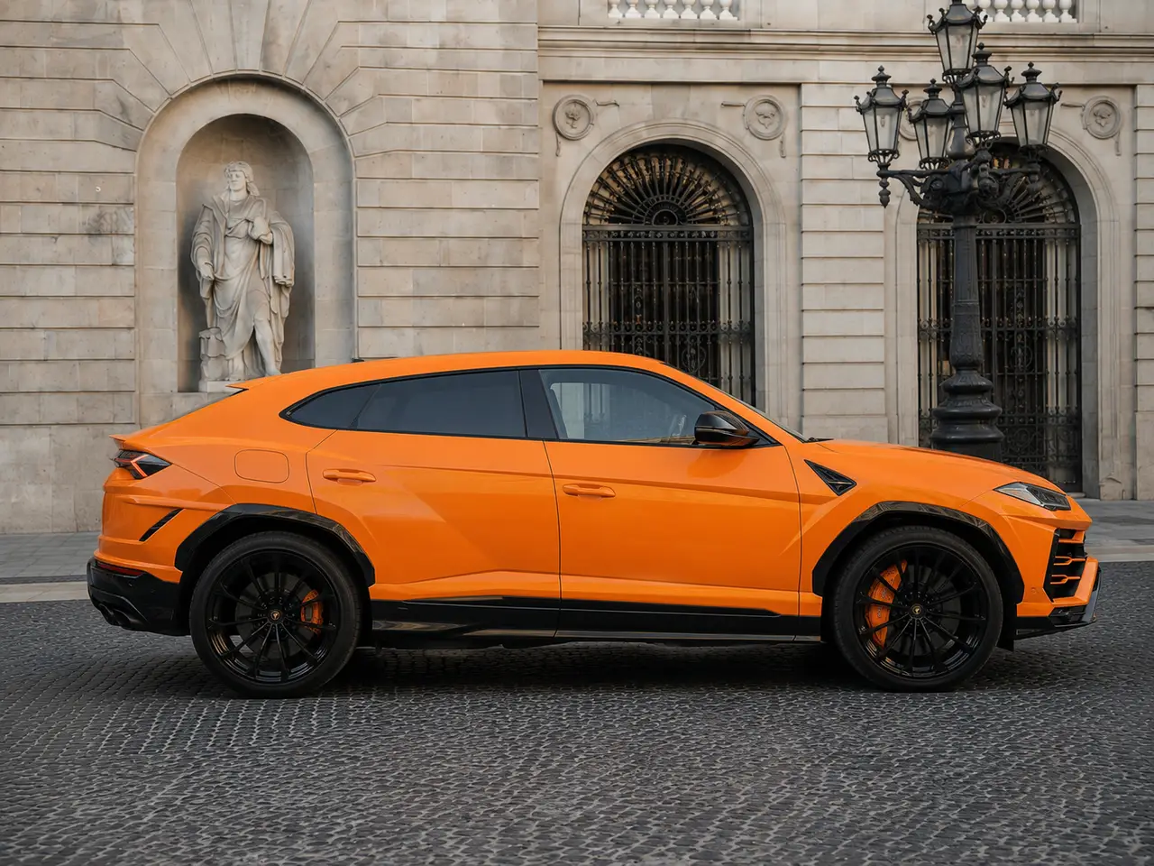 Lamborghini Urus S 2024, Frontansicht — Munich Luxury Cars, München. Der Lamborghini Urus S verbindet die Fahrdynamik eines Supersportwagens mit dem…