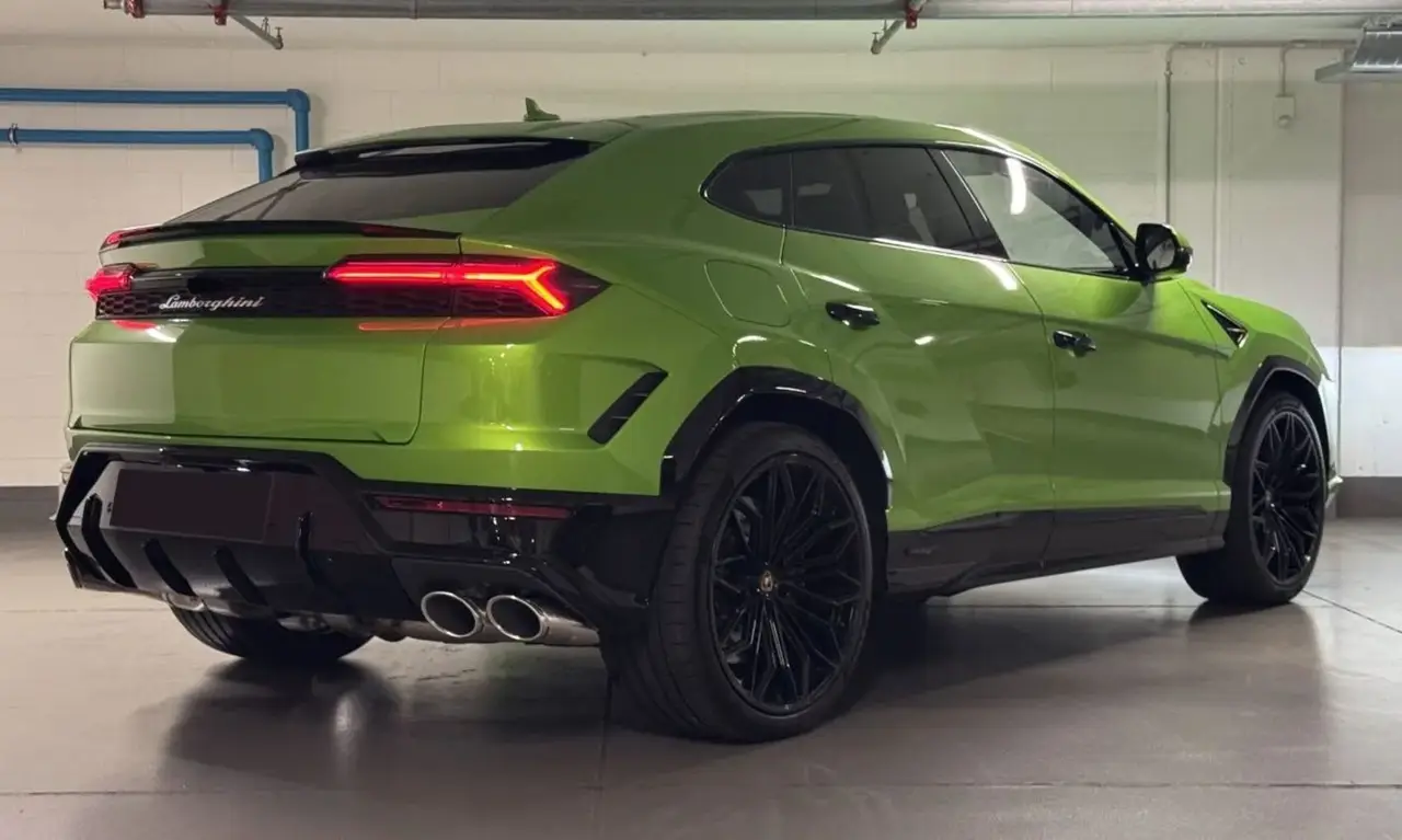 Lamborghini Urus SE 2026, Frontansicht — Munich Luxury Cars, München. Der Lamborghini Urus SE verbindet die Silhouette eines klassischen SUV mit dem Charakter…