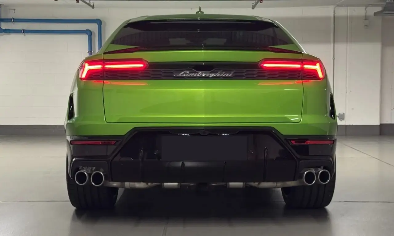 Lamborghini Urus SE 2026, Heckansicht — Munich Luxury Cars, München. Der Lamborghini Urus SE verbindet die Silhouette eines klassischen SUV mit dem Charakter…