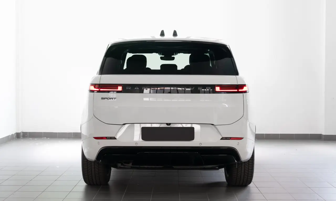 Land Rover Range Rover Sport 2025, Armaturenbrett — Munich Luxury Cars, München. Der Range Rover Sport 2025 verbindet die Sitzposition und Übersicht eines klassischen SUV…