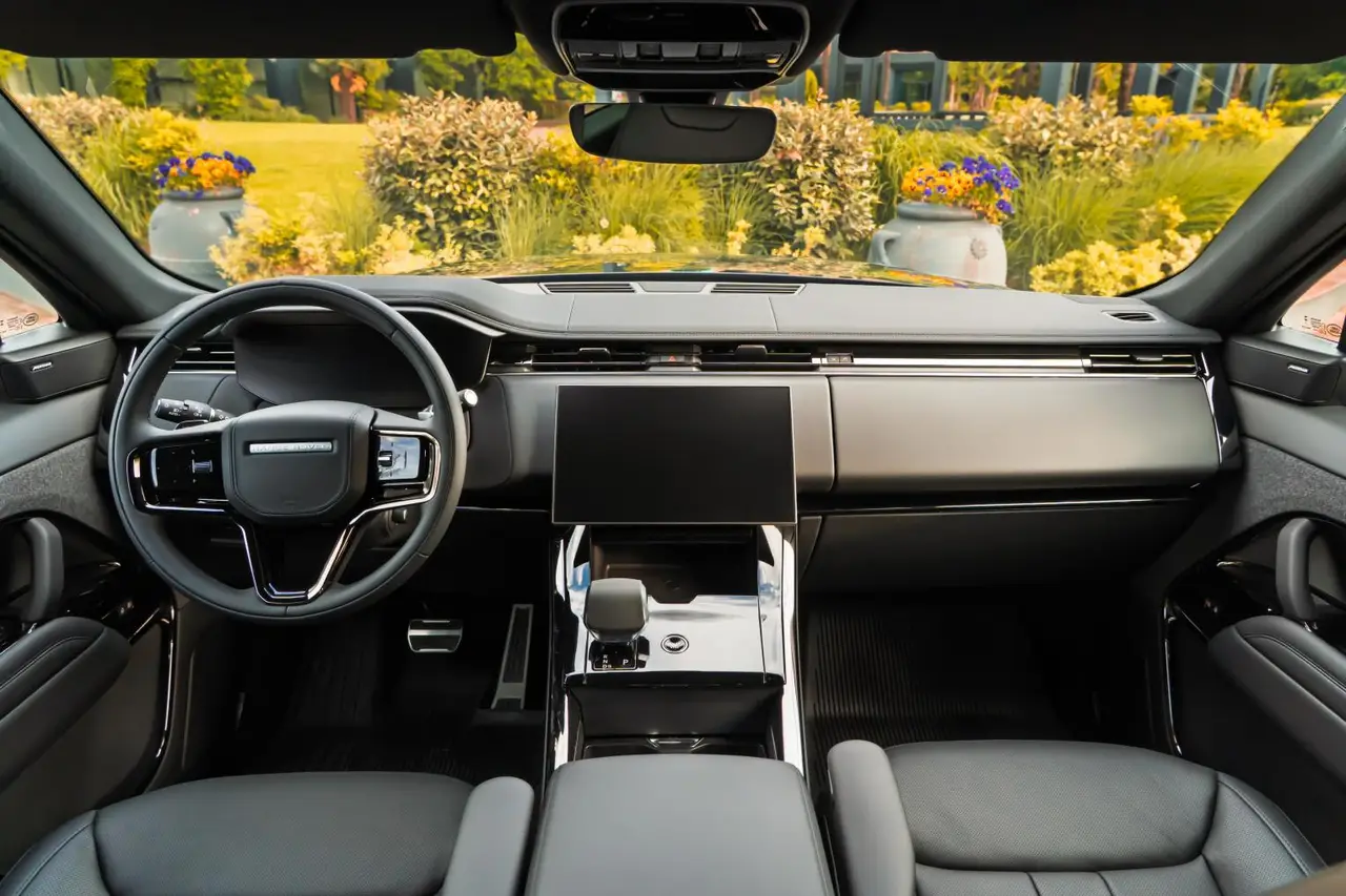 Land Rover Range Rover Sport Dynamic SE 2025, Außenansicht — Munich Luxury Cars, München. Der Range Rover Sport Dynamic SE (Modelljahr 2025) verbindet die Präsenz eines großen…