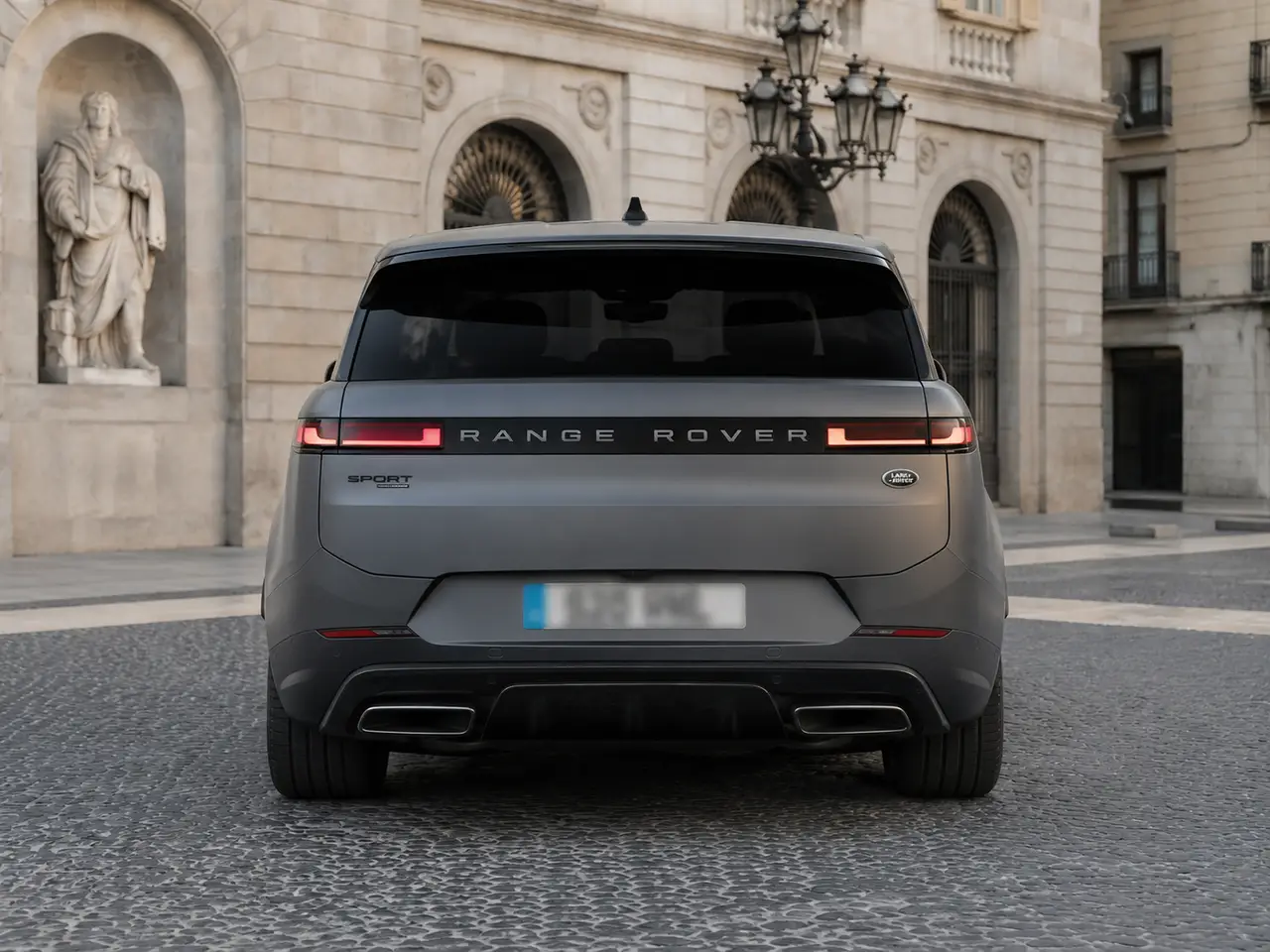 Land Rover Range Rover Sport Dynamic SE 2025, Heckansicht — Munich Luxury Cars, München. Der Range Rover Sport Dynamic SE (Modelljahr 2025) verbindet die Präsenz eines großen…