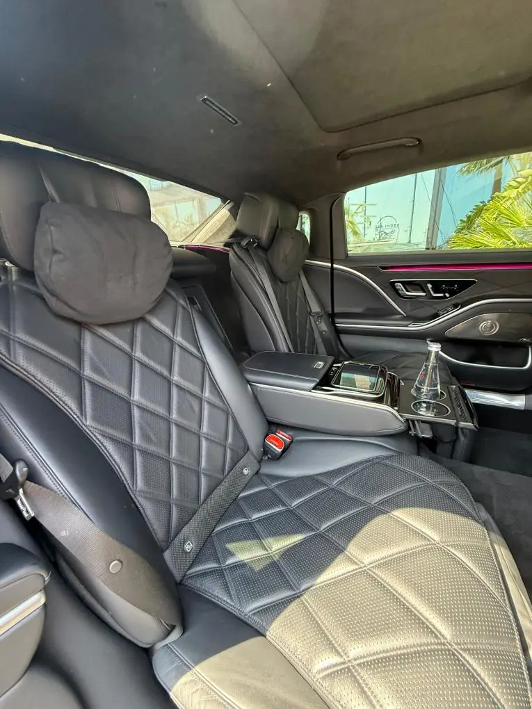 Maybach S580 2023, салон — Munich Luxury Cars, Мюнхен. Maybach S580 — машина для тех, кто воспринимает автомобиль как продолжение переговорной…