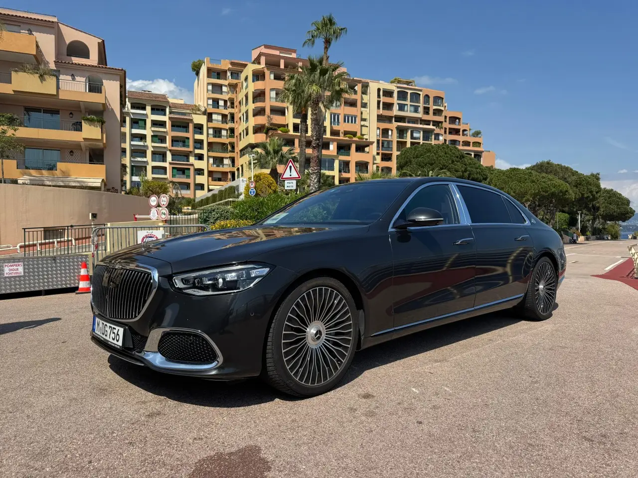 Maybach S580 2023, приборная панель — Munich Luxury Cars, Мюнхен. Maybach S580 — машина для тех, кто воспринимает автомобиль как продолжение переговорной…