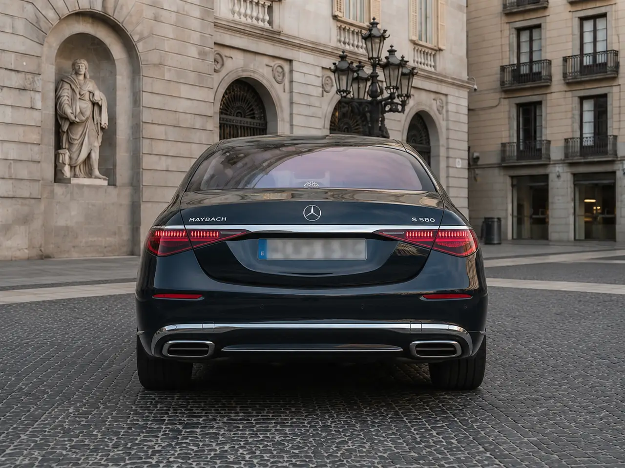 Maybach S580 2023, Heckansicht — Munich Luxury Cars, München. Der Maybach S580 aus dem Modelljahr 2023 steht für die ruhige, repräsentative Seite des…