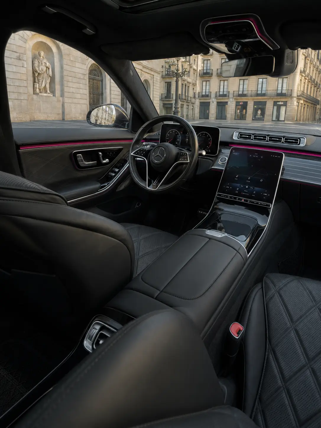 Maybach S580 2023, Innenraum — Munich Luxury Cars, München. Der Maybach S580 aus dem Modelljahr 2023 steht für die ruhige, repräsentative Seite des…