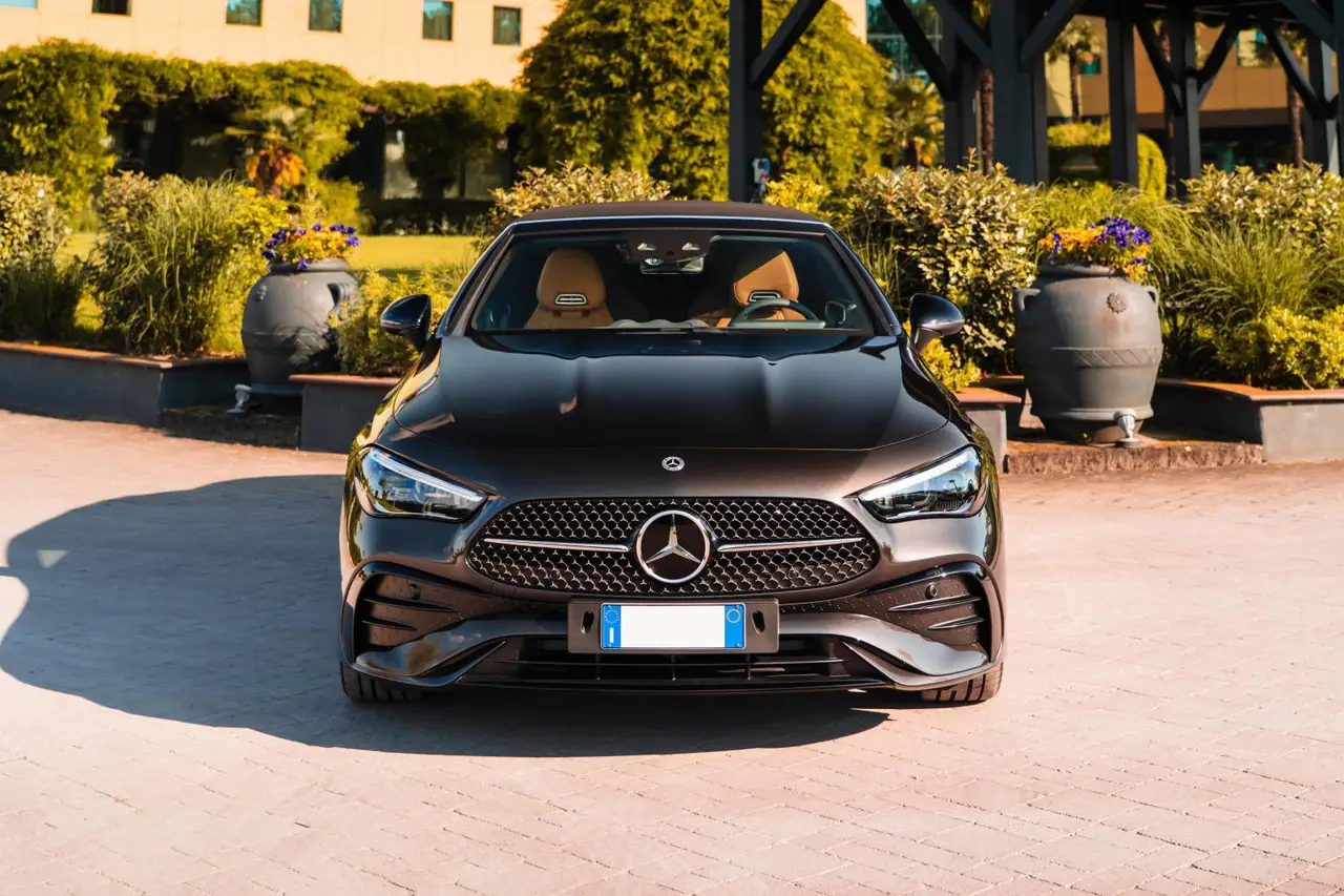 Mercedes Benz CLE 300 Cabriolet AMG Premium 2025, Innenraum — Munich Luxury Cars, München. Das Mercedes-Benz CLE 300 Cabriolet AMG Premium aus 2025 verbindet die klassische…