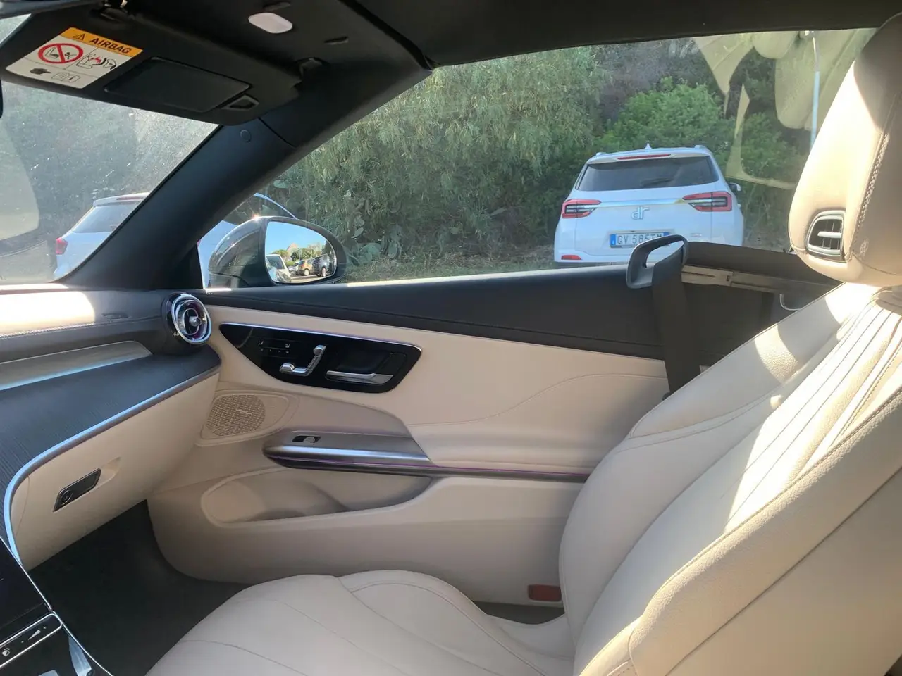 Mercedes Benz CLE Cabrio 2025, Frontansicht — Munich Luxury Cars, München. Das Mercedes Benz CLE Cabrio verkörpert eine ruhige Form von Souveränität: 258 PS reichen…