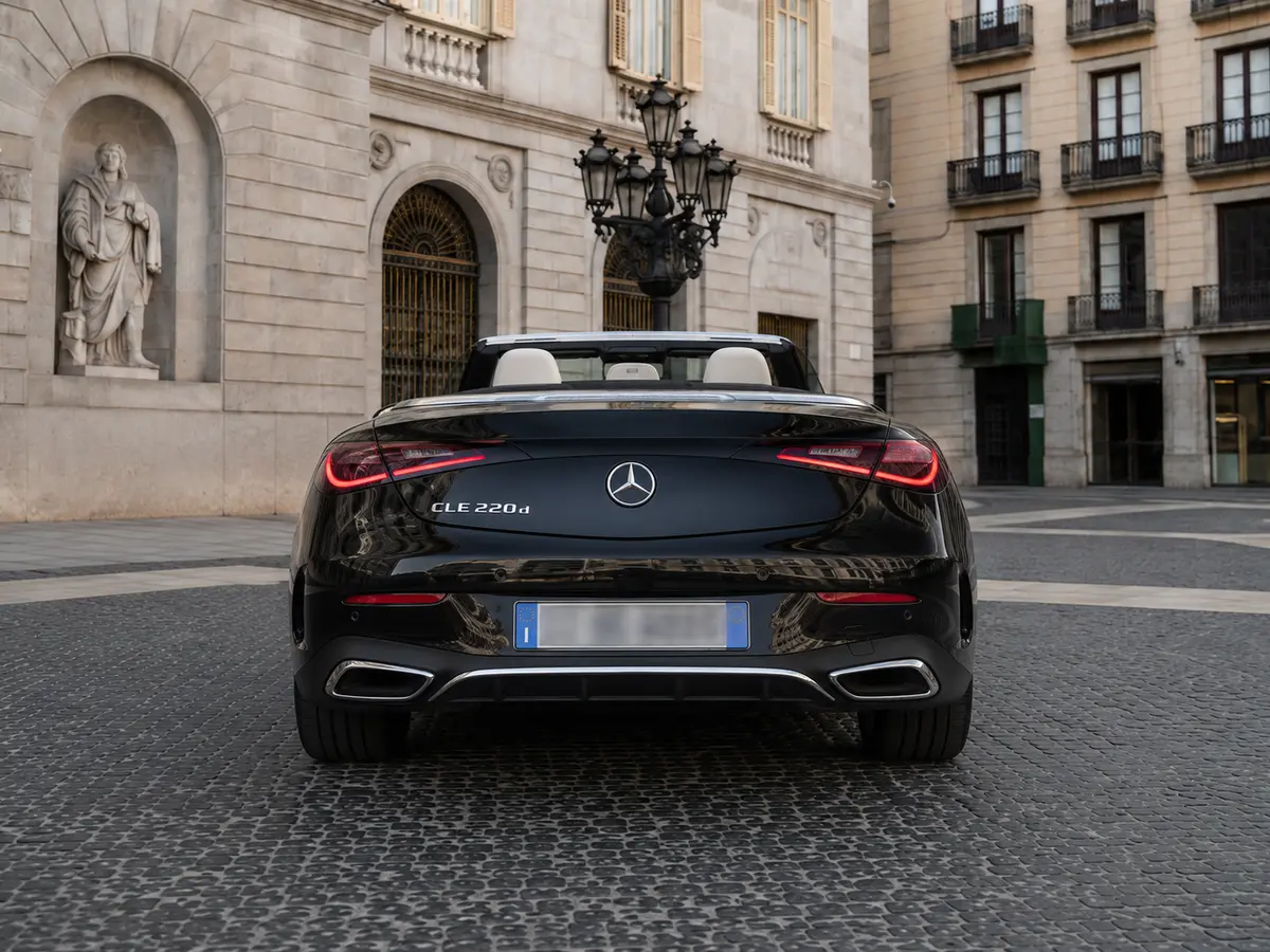 Mercedes Benz CLE Cabrio 2025, Heckansicht — Munich Luxury Cars, München. Das Mercedes Benz CLE Cabrio verkörpert eine ruhige Form von Souveränität: 258 PS reichen…