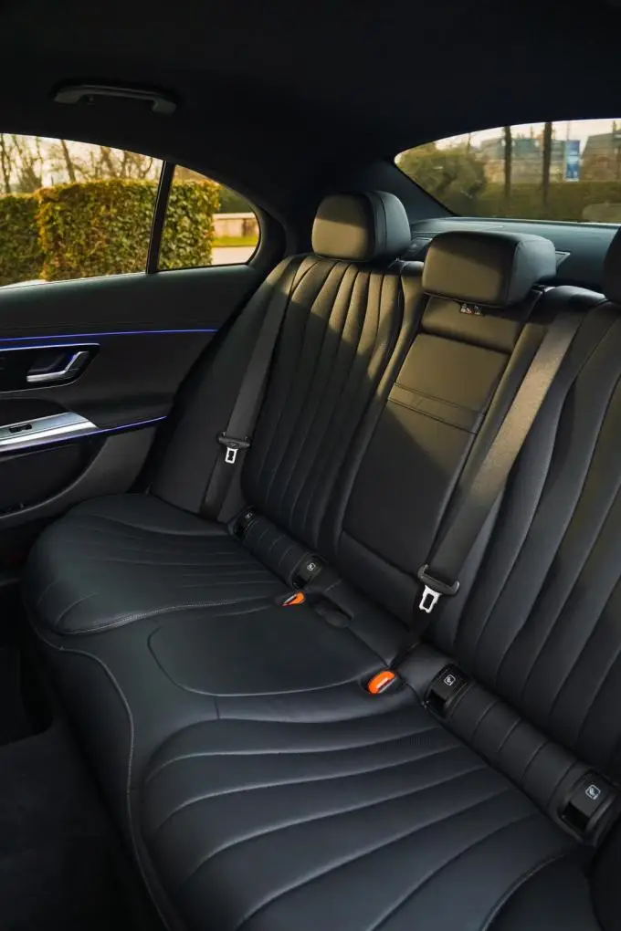 Mercedes Benz E-klasse 220d Premium Plus 2026, Innenraum — Munich Luxury Cars, München. Der Mercedes-Benz E-Klasse 220d Premium Plus, Baujahr 2026, verkörpert die Sorte Luxus,…