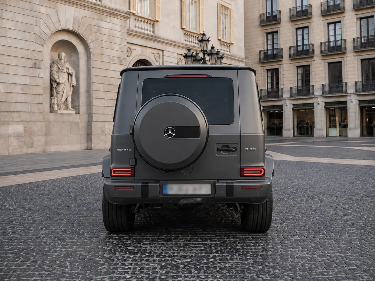 Mercedes Benz G63 2023, Frontansicht — Munich Luxury Cars, München. Der Mercedes-Benz G63 aus 2023 bringt mit seinen 585 PS und der kantigen,…
