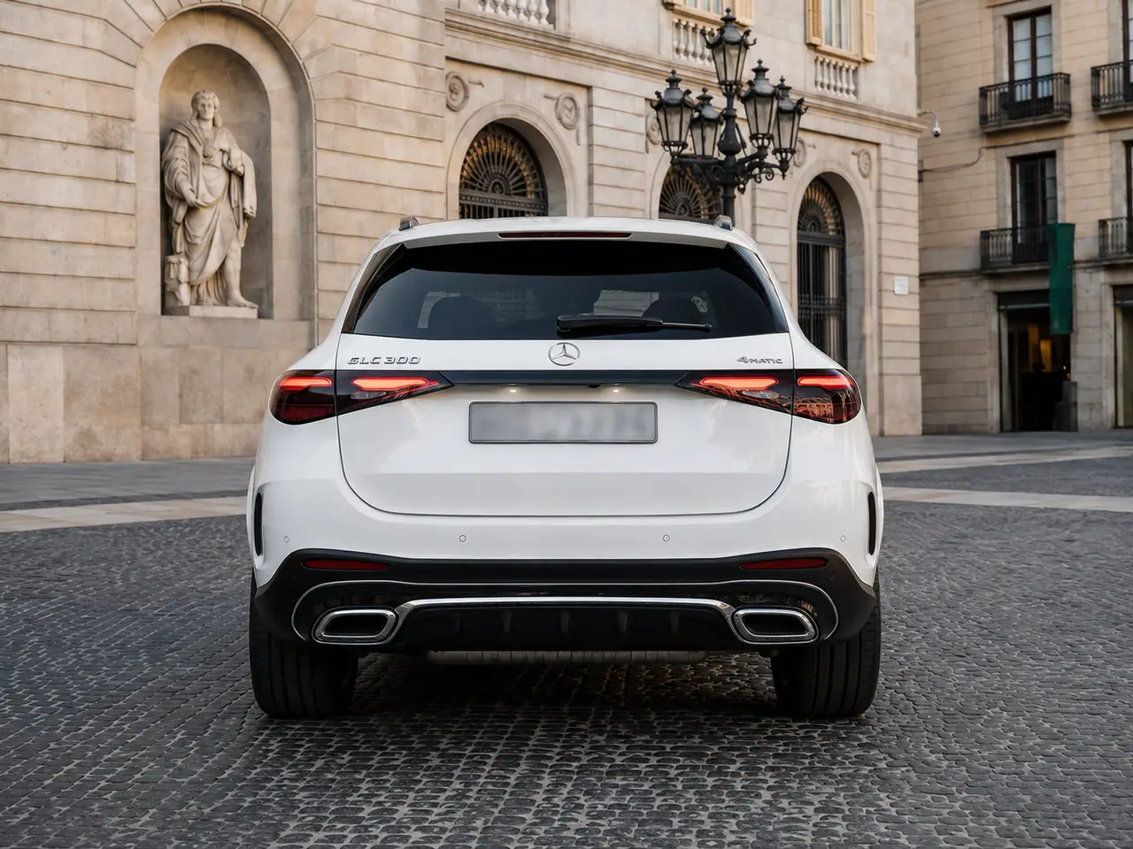 Mercedes Benz GLC 2025, Heckansicht — Munich Luxury Cars, München. Der Mercedes Benz GLC aus dem Modelljahr 2025 verbindet die Ausmaße eines klassischen…
