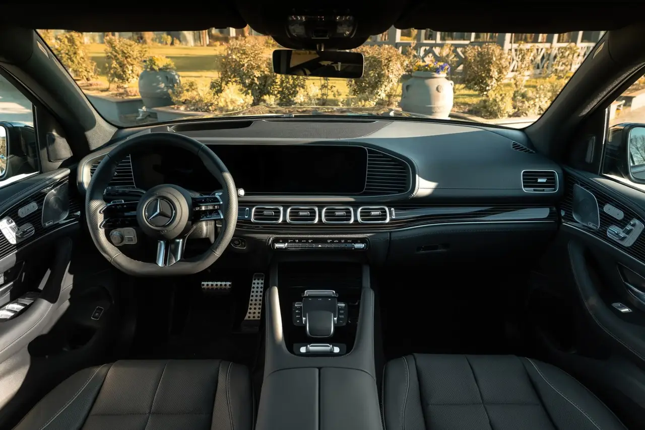 Mercedes Benz GLS-klasse 350 D Exclusive 7 Posti 2025, Außenansicht — Munich Luxury Cars, München. Der Mercedes-Benz GLS 350 d Exclusive mit sieben Sitzen verbindet die Ruhe eines großen…