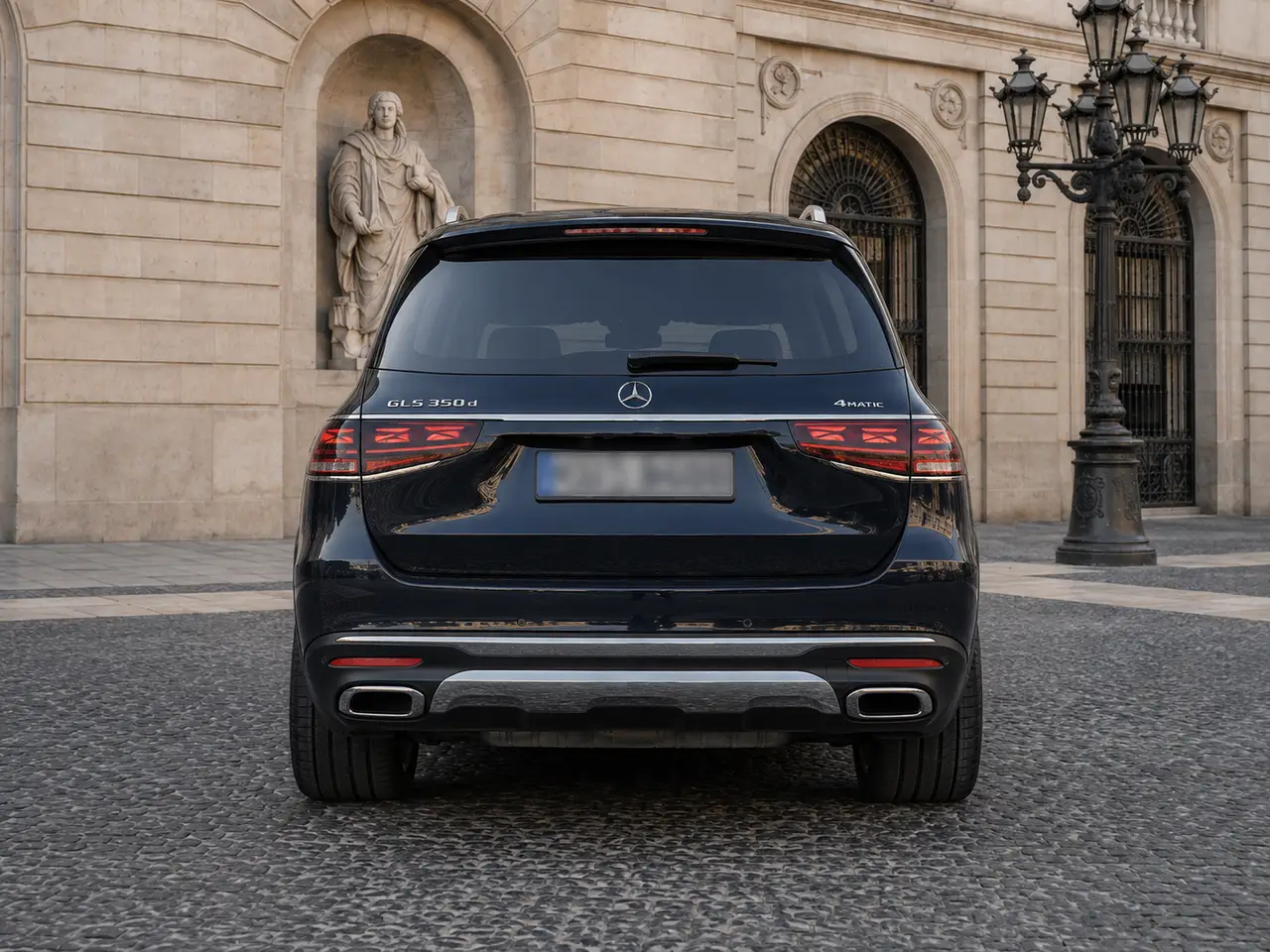 Mercedes Benz GLS-klasse 350 D Exclusive 7 Posti 2025, Heckansicht — Munich Luxury Cars, München. Der Mercedes-Benz GLS 350 d Exclusive mit sieben Sitzen verbindet die Ruhe eines großen…