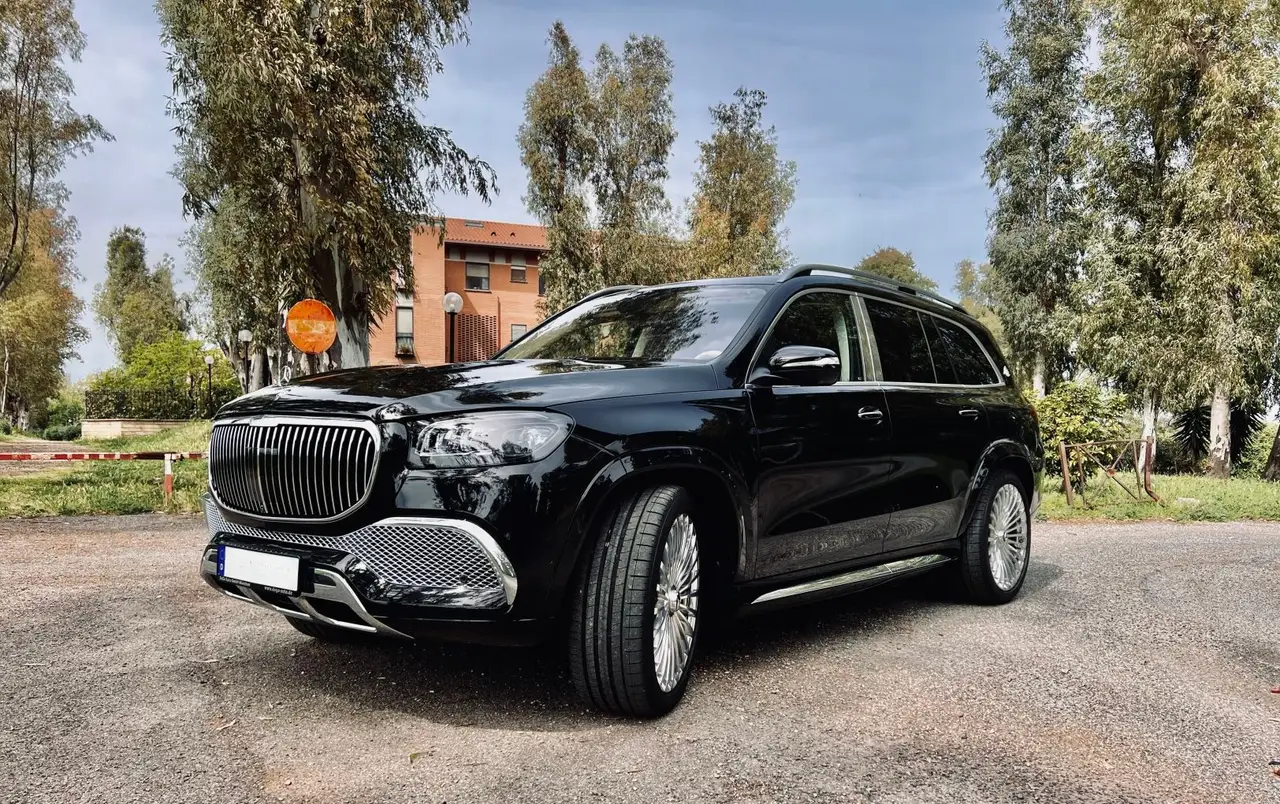 Mercedes Benz GLS Maybach 2022, Außenansicht — Munich Luxury Cars, München. Der Mercedes-Maybach GLS ist ein SUV, das sich wie eine Repräsentationslimousine fährt:…