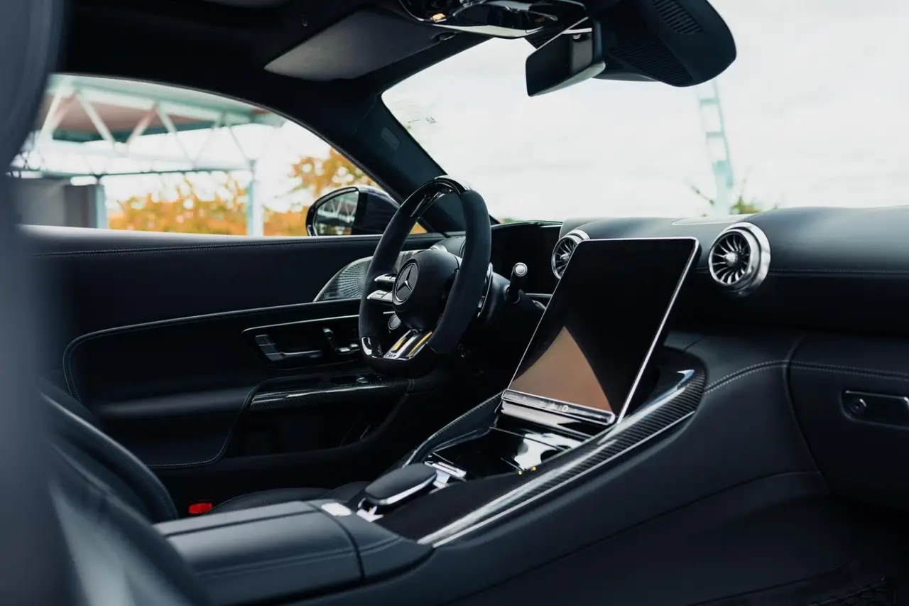 Mercedes Benz GT63 AMG Coupe 2024, вид сзади — Munich Luxury Cars, Мюнхен. Mercedes-Benz GT63 AMG Coupe 2024 года — двухместный спорткар с отдачей двигателя в 577…