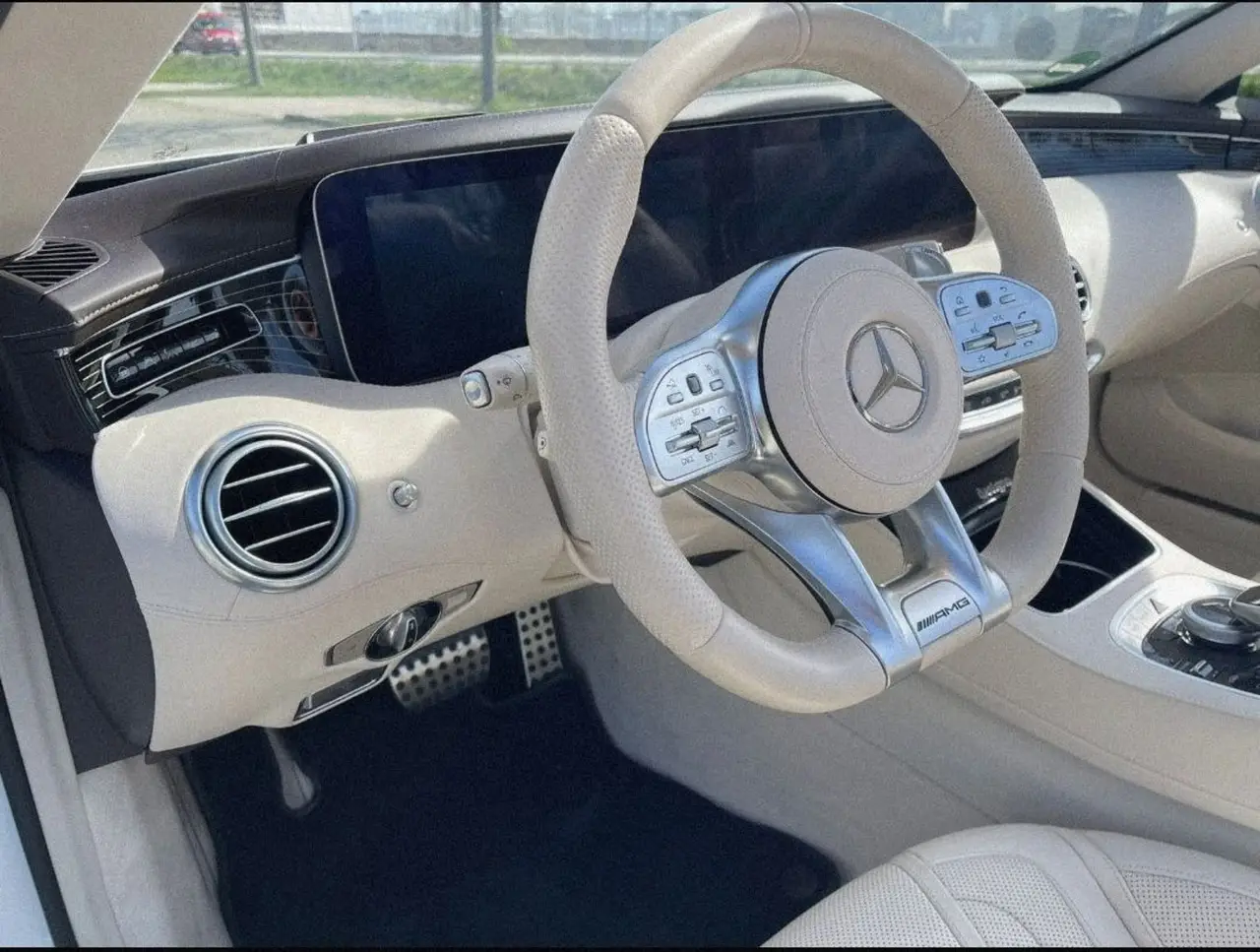 Mercedes Benz S560 Cabrio 2021, Außenansicht — Munich Luxury Cars, München. Das Mercedes Benz S560 Cabrio aus 2021 verbindet die Ruhe einer S-Klasse-Limousine mit…