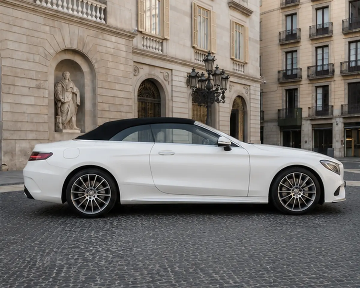 Mercedes Benz S560 Cabrio 2021, Frontansicht — Munich Luxury Cars, München. Das Mercedes Benz S560 Cabrio aus 2021 verbindet die Ruhe einer S-Klasse-Limousine mit…