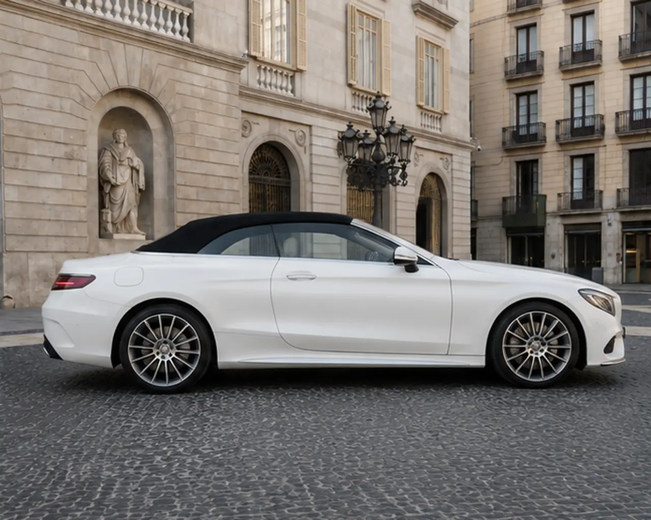 Mercedes Benz S560 Cabrio 2021, Frontansicht — Munich Luxury Cars, München. Das Mercedes Benz S560 Cabrio aus 2021 verbindet die Ruhe einer S-Klasse-Limousine mit…
