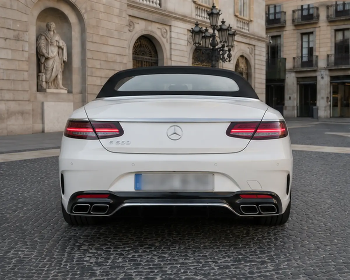Mercedes Benz S560 Cabrio 2021, Heckansicht — Munich Luxury Cars, München. Das Mercedes Benz S560 Cabrio aus 2021 verbindet die Ruhe einer S-Klasse-Limousine mit…