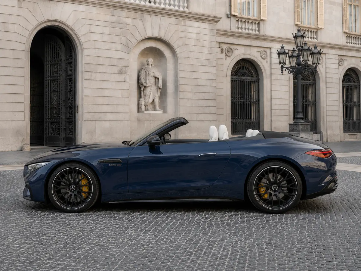 Mercedes Benz SL 63 AMG 2025, Außenansicht — Munich Luxury Cars, München. Der Mercedes-Benz SL 63 AMG, Baujahr 2025, verbindet die klassische Silhouette des SL mit…
