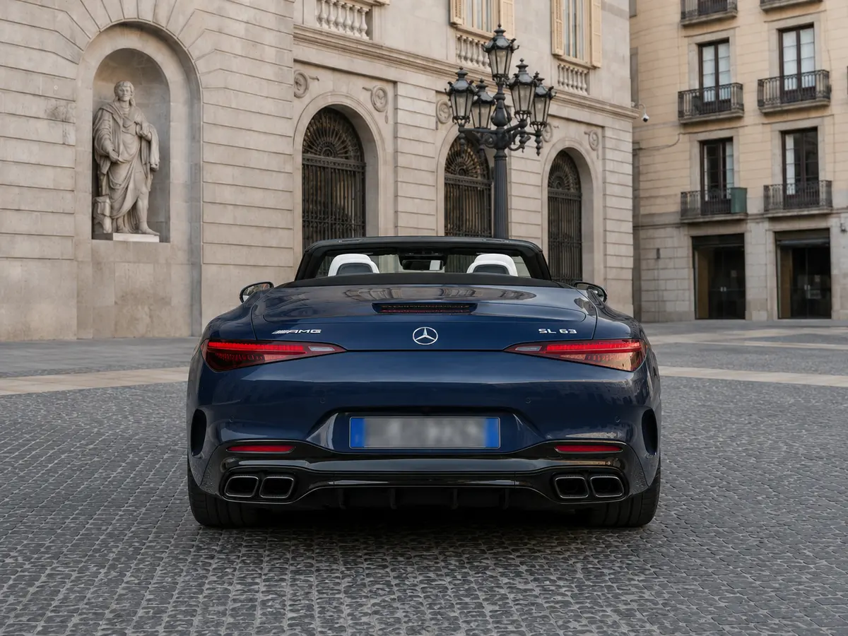 Mercedes Benz SL 63 AMG 2025, Heckansicht — Munich Luxury Cars, München. Der Mercedes-Benz SL 63 AMG, Baujahr 2025, verbindet die klassische Silhouette des SL mit…