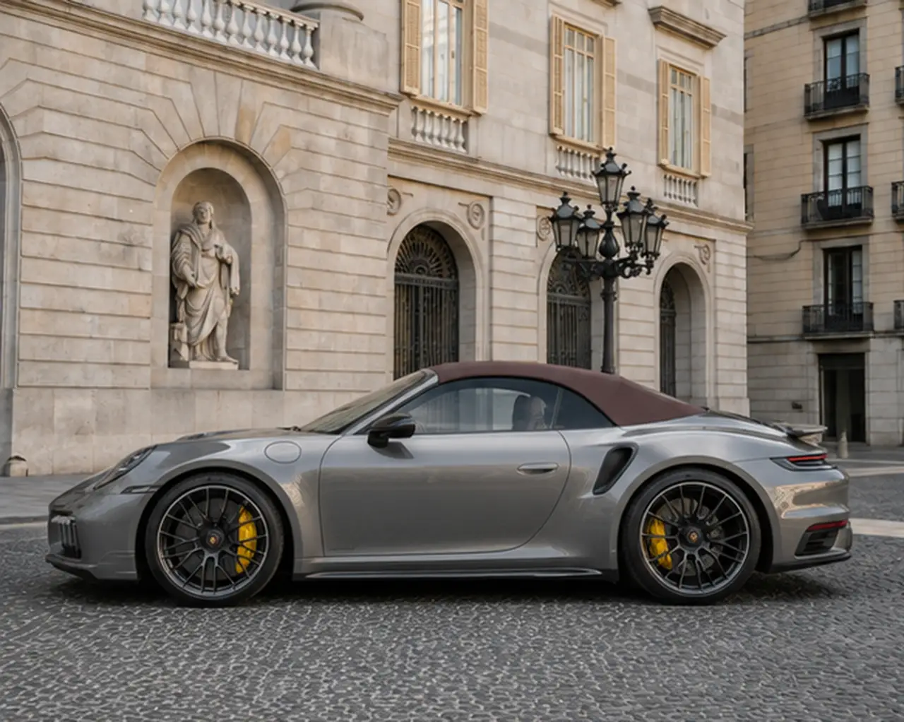 Porsche 911 992 Carrera Turbo S Cabrio 2026, Außenansicht — Munich Luxury Cars, München. Der Porsche 911 Turbo S Cabrio (992er-Generation, Modelljahr 2026) verbindet die…