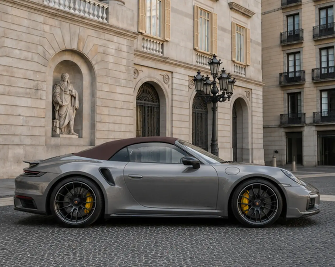 Porsche 911 992 Carrera Turbo S Cabrio 2026, Frontansicht — Munich Luxury Cars, München. Der Porsche 911 Turbo S Cabrio (992er-Generation, Modelljahr 2026) verbindet die…