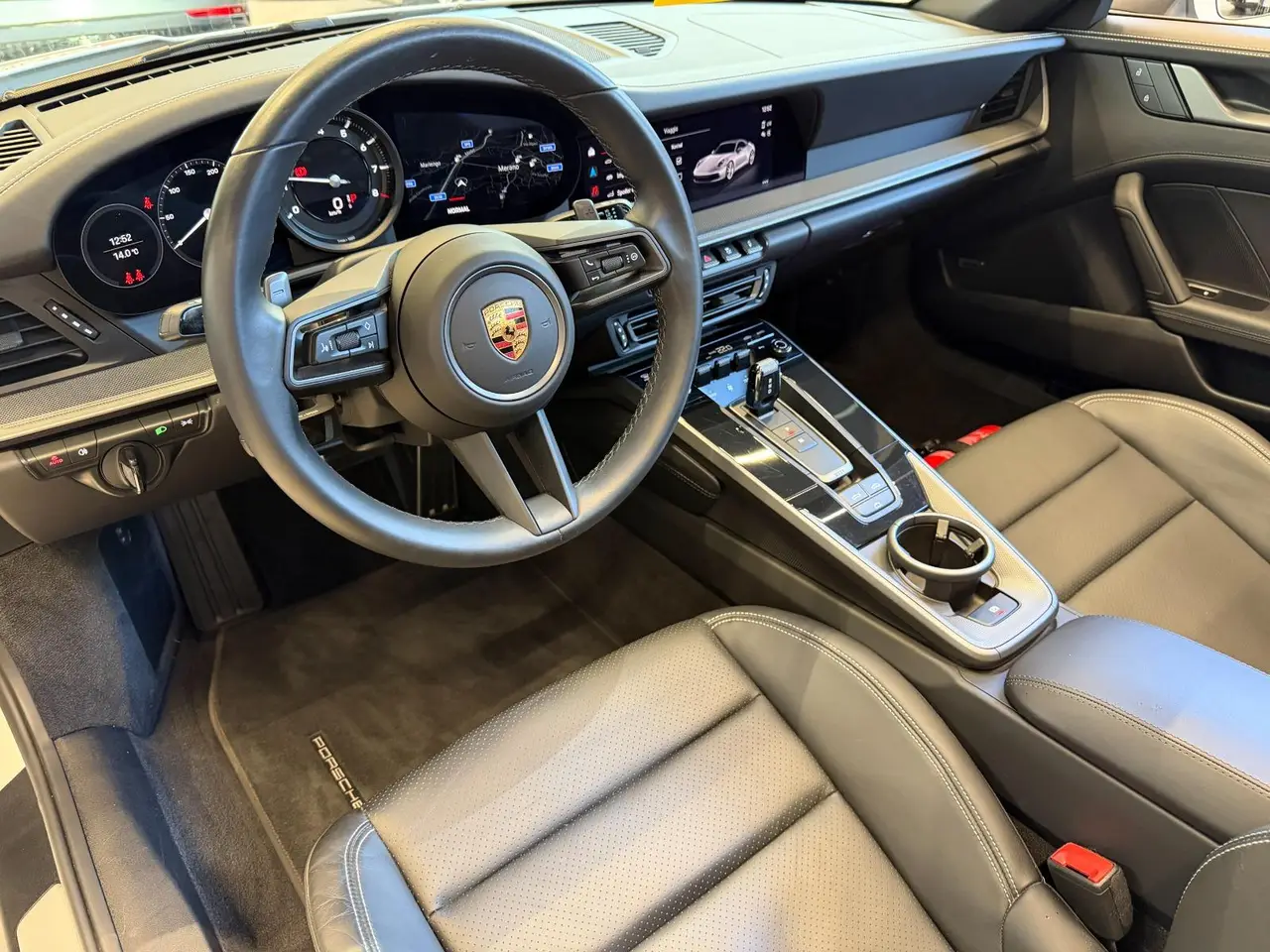 Porsche 911 Carrera S Cabrio (992) 2025, Außenansicht — Munich Luxury Cars, München. Der Porsche 911 Carrera S Cabrio (992) verbindet die typische 911-Präzision mit offener…