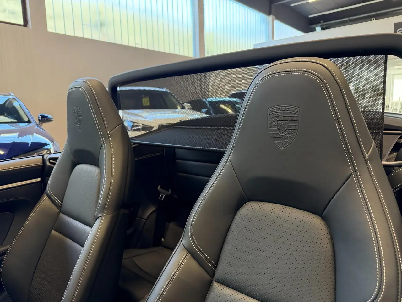 Porsche 911 Carrera S Cabrio (992) 2025, Frontansicht — Munich Luxury Cars, München. Der Porsche 911 Carrera S Cabrio (992) verbindet die typische 911-Präzision mit offener…