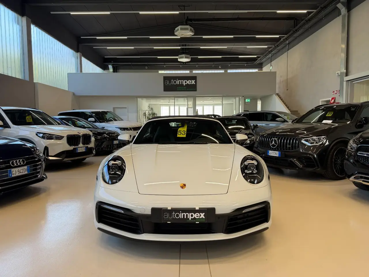 Porsche 911 Carrera S Cabrio (992) 2025, Innenraum — Munich Luxury Cars, München. Der Porsche 911 Carrera S Cabrio (992) verbindet die typische 911-Präzision mit offener…