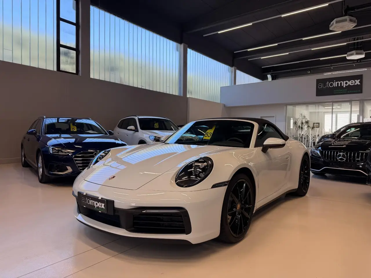 Porsche 911 Carrera S Cabrio (992) 2025, Armaturenbrett — Munich Luxury Cars, München. Der Porsche 911 Carrera S Cabrio (992) verbindet die typische 911-Präzision mit offener…