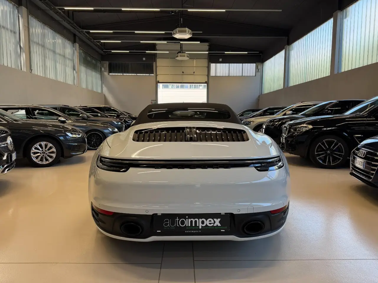 Porsche 911 Carrera S Cabrio (992) 2025, Außenansicht — Munich Luxury Cars, München. Der Porsche 911 Carrera S Cabrio (992) verbindet die typische 911-Präzision mit offener…