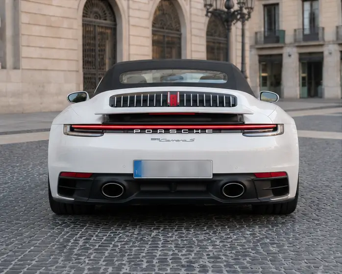 Porsche 911 Carrera S Cabrio (992) 2025, Heckansicht — Munich Luxury Cars, München. Der Porsche 911 Carrera S Cabrio (992) verbindet die typische 911-Präzision mit offener…
