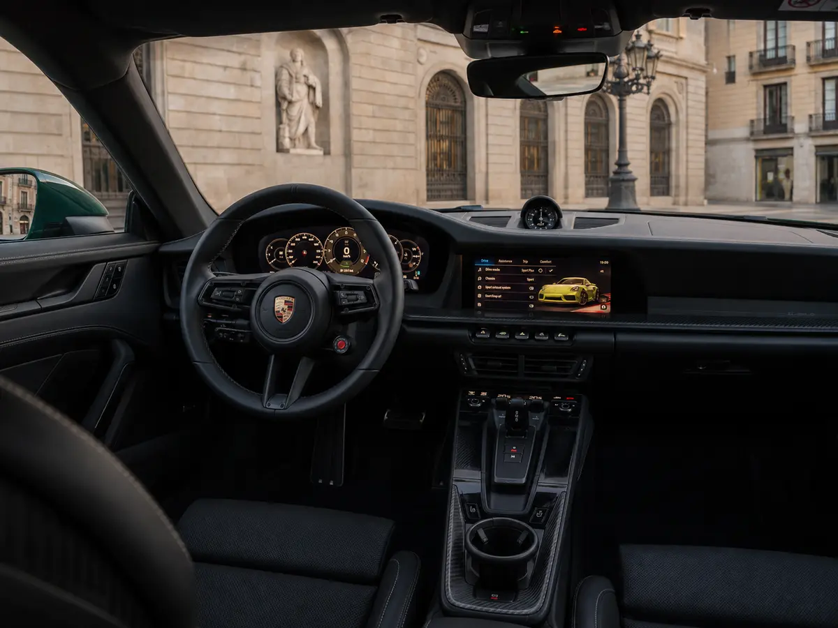 Porsche 911 GT3 2026, Innenraum — Munich Luxury Cars, München. Der Porsche 911 GT3 (2026) steht für die kompromisslose Linie der Elfer-Baureihe: 510 PS,…