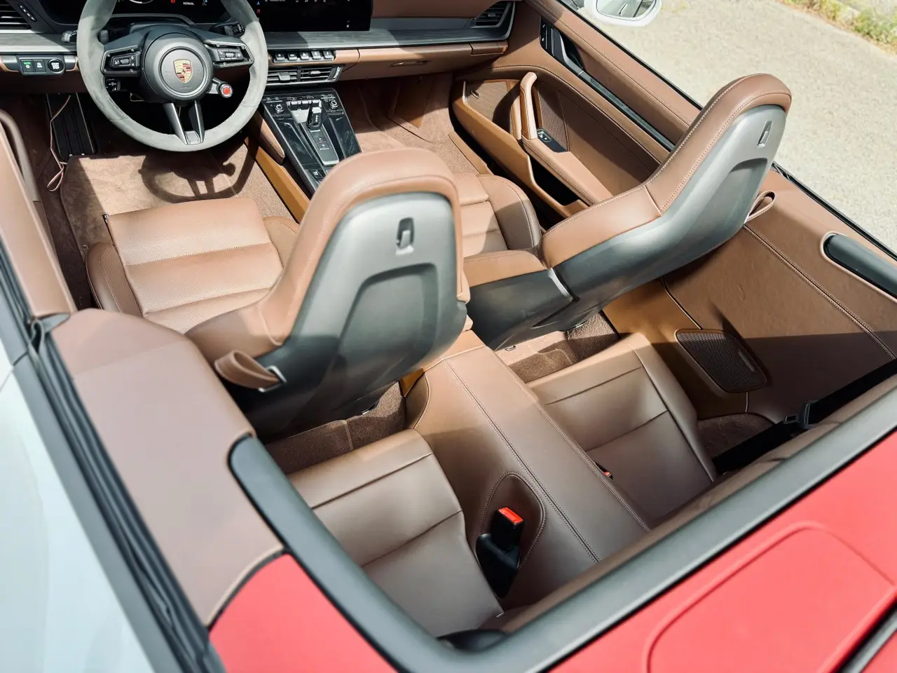 Porsche 992.2 Carrera 4 GTS Cabrio 2025, профиль — Munich Luxury Cars, Мюнхен. Porsche 992.2 Carrera 4 GTS Cabrio — версия с полным приводом, что заметно меняет…