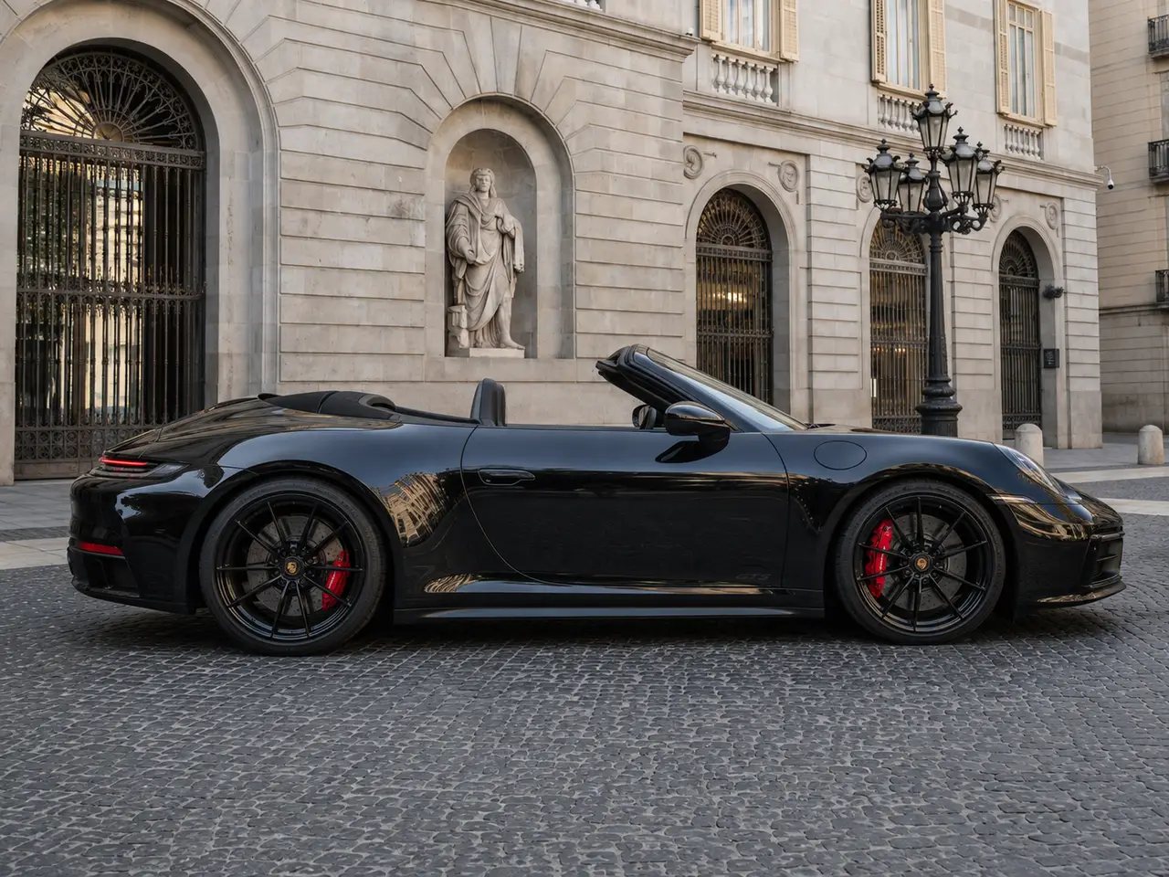 Porsche 992 Carrera 4 GTS Cabrio 2024, Frontansicht — Munich Luxury Cars, München. Der 2024er Porsche 992 Carrera 4 GTS als Cabrio verbindet zwei Welten, die selten so…