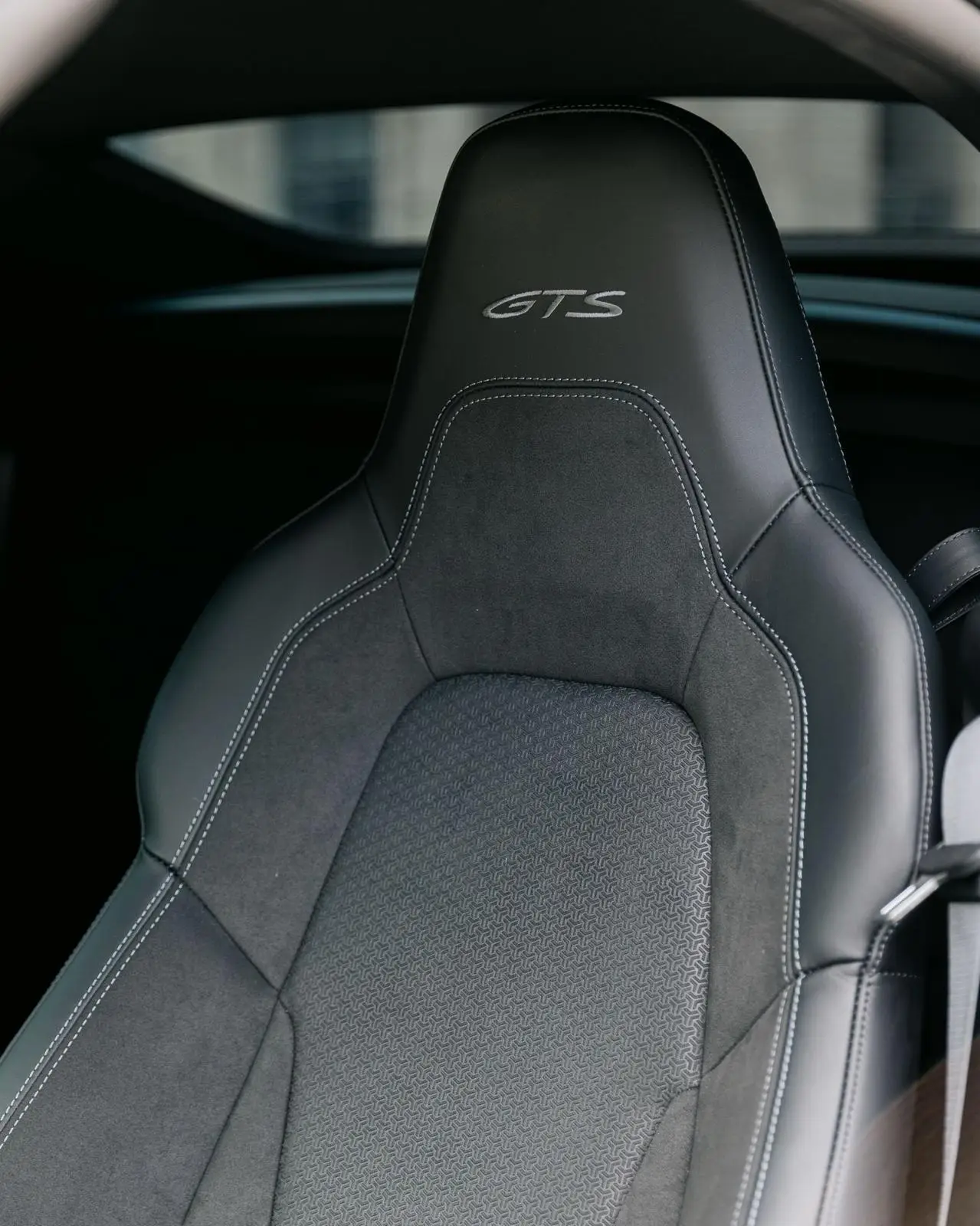Porsche Carrera Spyder 992,2 GTS 2025, Heckansicht — Munich Luxury Cars, München. Der Porsche Carrera Spyder 992,2 GTS verbindet die Offenheit eines Cabrios mit der…