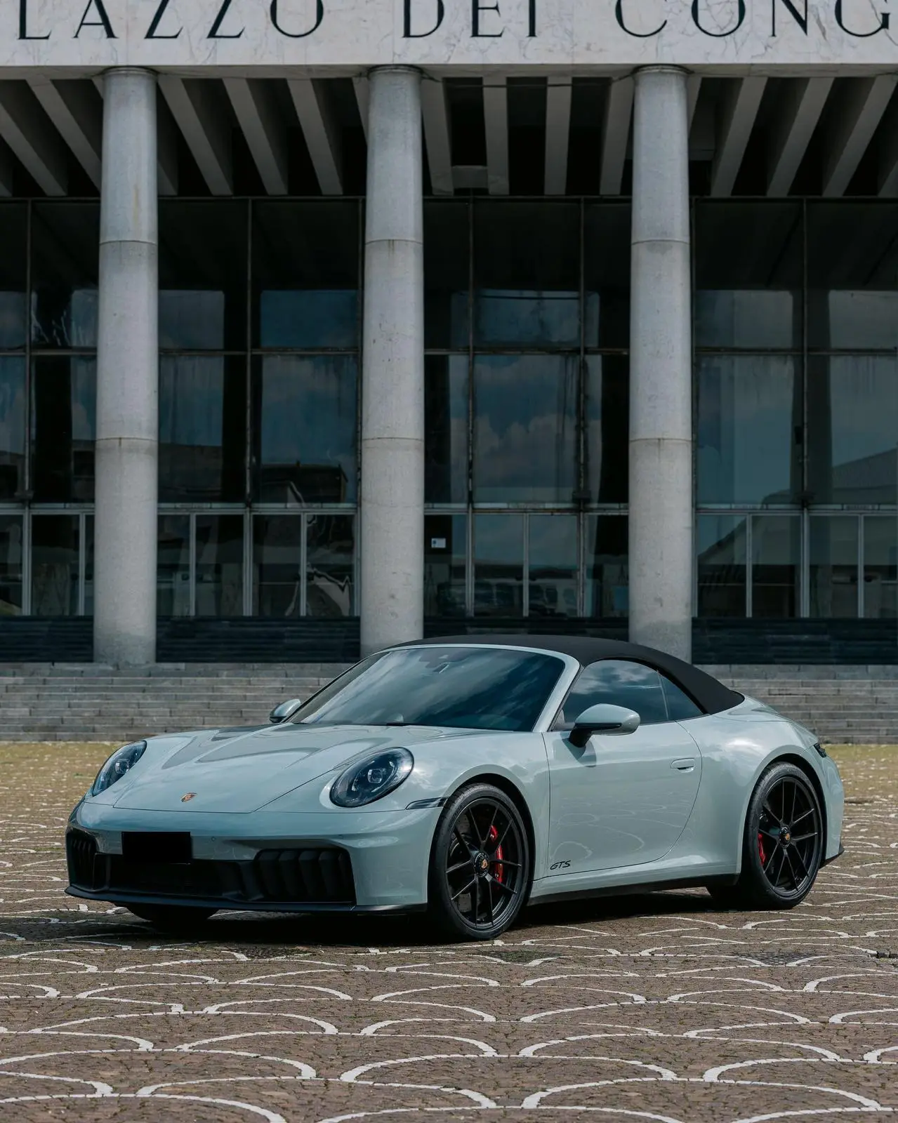 Porsche Carrera Spyder 992,2 GTS 2025, Innenraum — Munich Luxury Cars, München. Der Porsche Carrera Spyder 992,2 GTS verbindet die Offenheit eines Cabrios mit der…