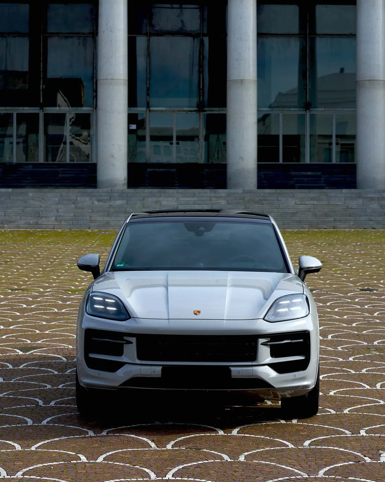 Porsche Cayenne 2025, Heckansicht — Munich Luxury Cars, München. Der Porsche Cayenne verbindet die Fahrpräzision der Sportwagenmarke mit dem Platzangebot…