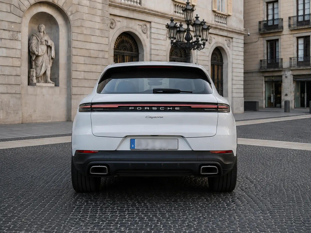 Porsche Cayenne 2025, Heckansicht — Munich Luxury Cars, München. Der Porsche Cayenne verbindet die Fahrpräzision der Sportwagenmarke mit dem Platzangebot…