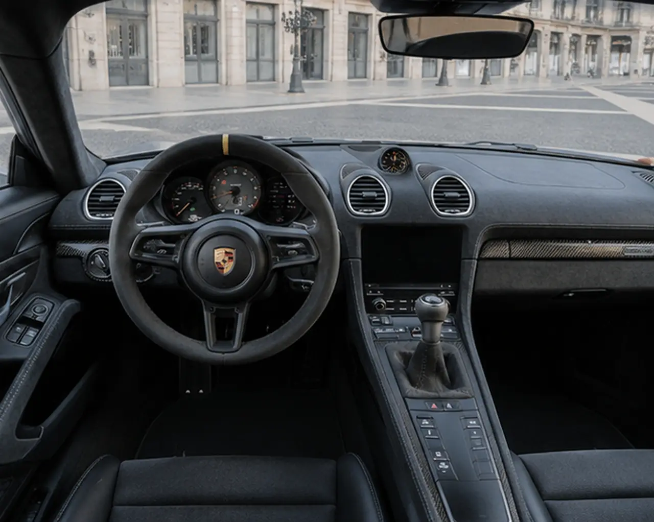 Porsche GT4 RS 2024, Innenraum — Munich Luxury Cars, München. Der Porsche GT4 RS aus 2024 ist kein Auto für den bequemen Kompromiss, sondern für…