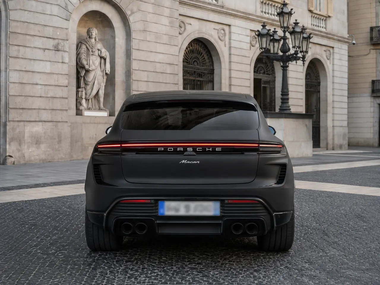 Porsche Macan 2024, Heckansicht — Munich Luxury Cars, München. Der Porsche Macan verbindet die Fahrpräzision der Marke mit der Alltagstauglichkeit eines…
