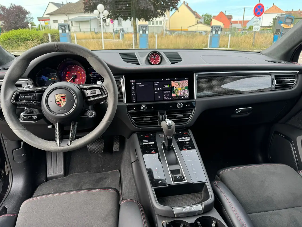 Porsche Macan GTS 2024, Außenansicht — Munich Luxury Cars, München. Der Porsche Macan GTS, Baujahr 2024, verbindet die Fahrpräzision eines Sportwagens mit…