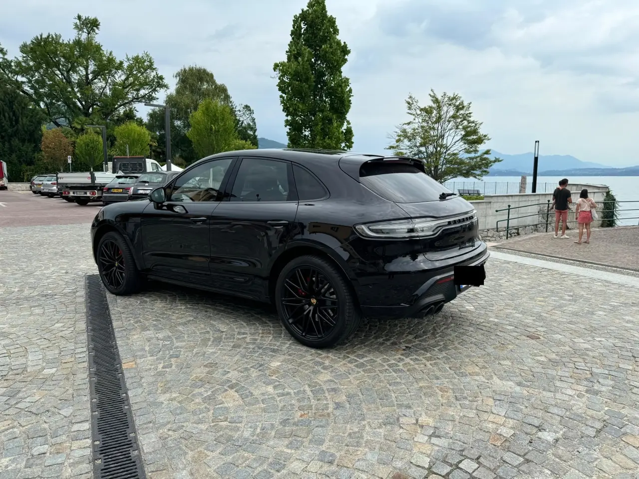Porsche Macan GTS 2024, Frontansicht — Munich Luxury Cars, München. Der Porsche Macan GTS, Baujahr 2024, verbindet die Fahrpräzision eines Sportwagens mit…