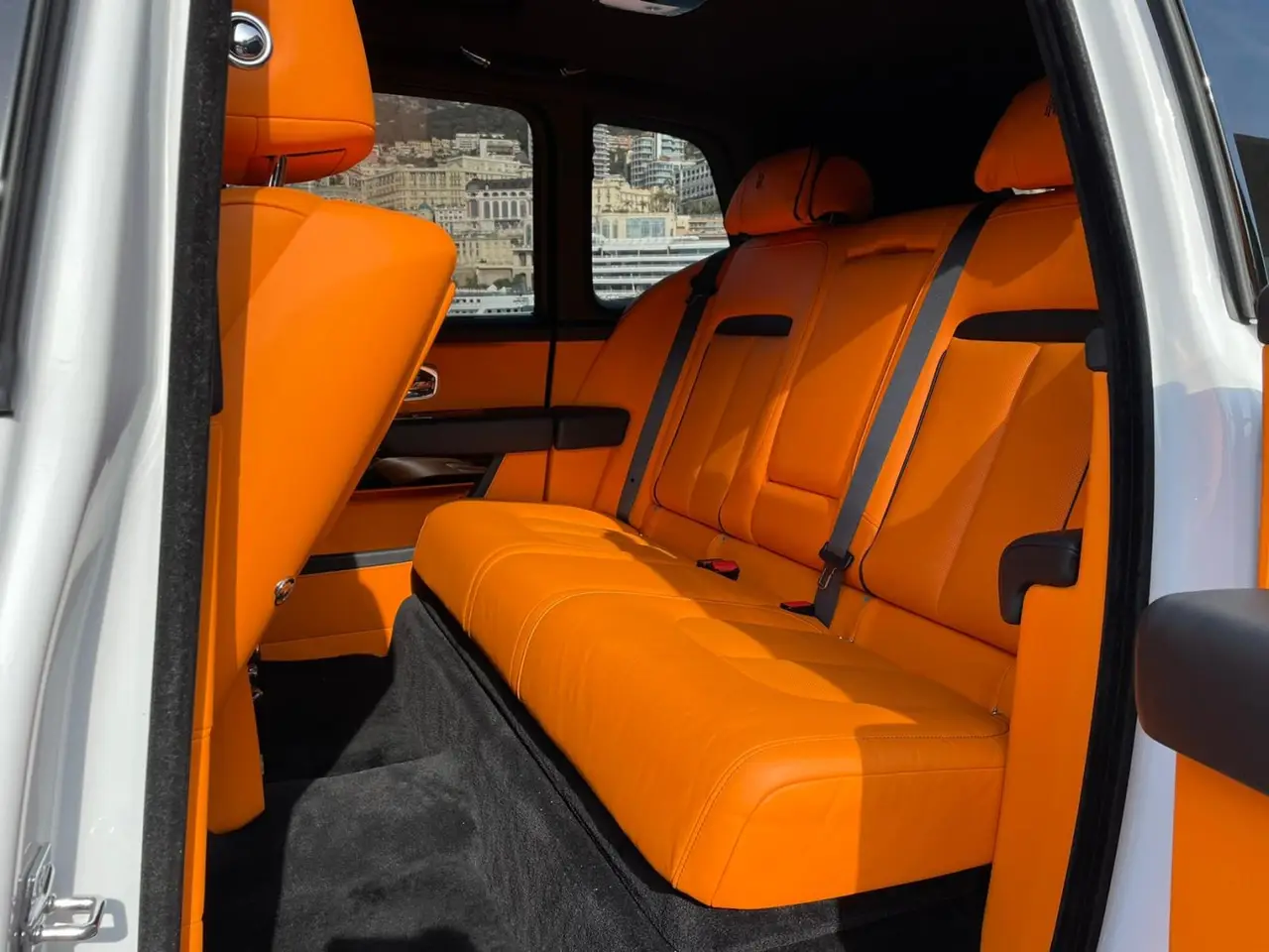 Rolls-Royce Cullinan 2022, Außenansicht — Munich Luxury Cars, München. Der Rolls-Royce Cullinan aus dem Modelljahr 2022 verbindet die Statur eines SUV mit dem…