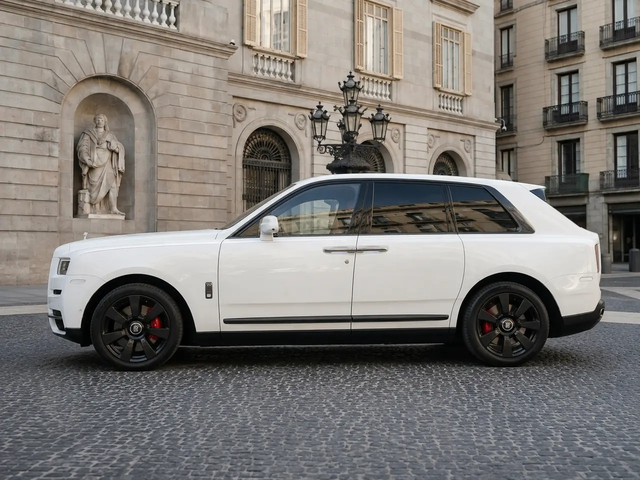 Rolls-Royce Cullinan 2022, Außenansicht — Munich Luxury Cars, München. Der Rolls-Royce Cullinan aus dem Modelljahr 2022 verbindet die Statur eines SUV mit dem…