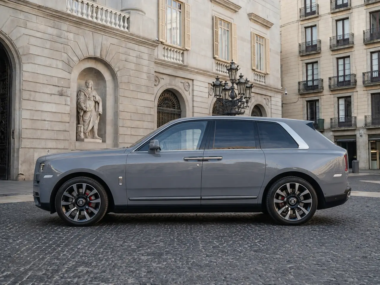 Rolls-Royce Cullinan 2025, Außenansicht — Munich Luxury Cars, München. Der Rolls-Royce Cullinan 2025 verkörpert die Idee, dass ein SUV nicht auf Kompromisse…