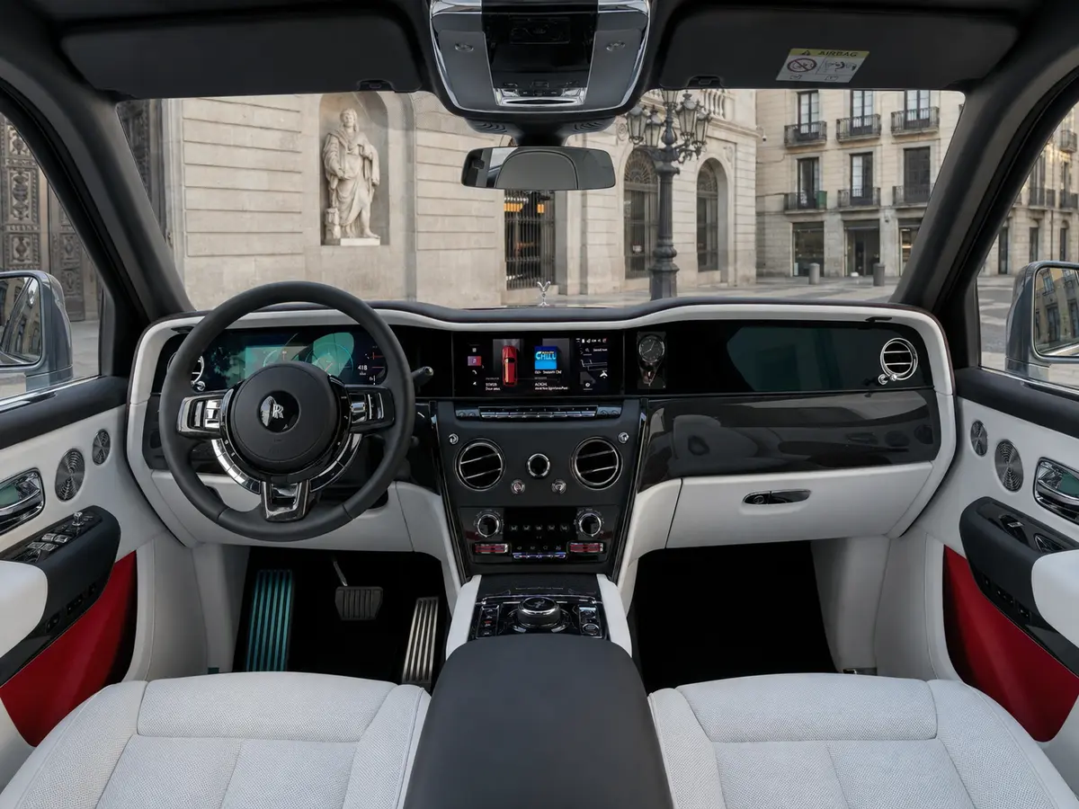 Rolls-Royce Cullinan 2025, Innenraum — Munich Luxury Cars, München. Der Rolls-Royce Cullinan 2025 verkörpert die Idee, dass ein SUV nicht auf Kompromisse…