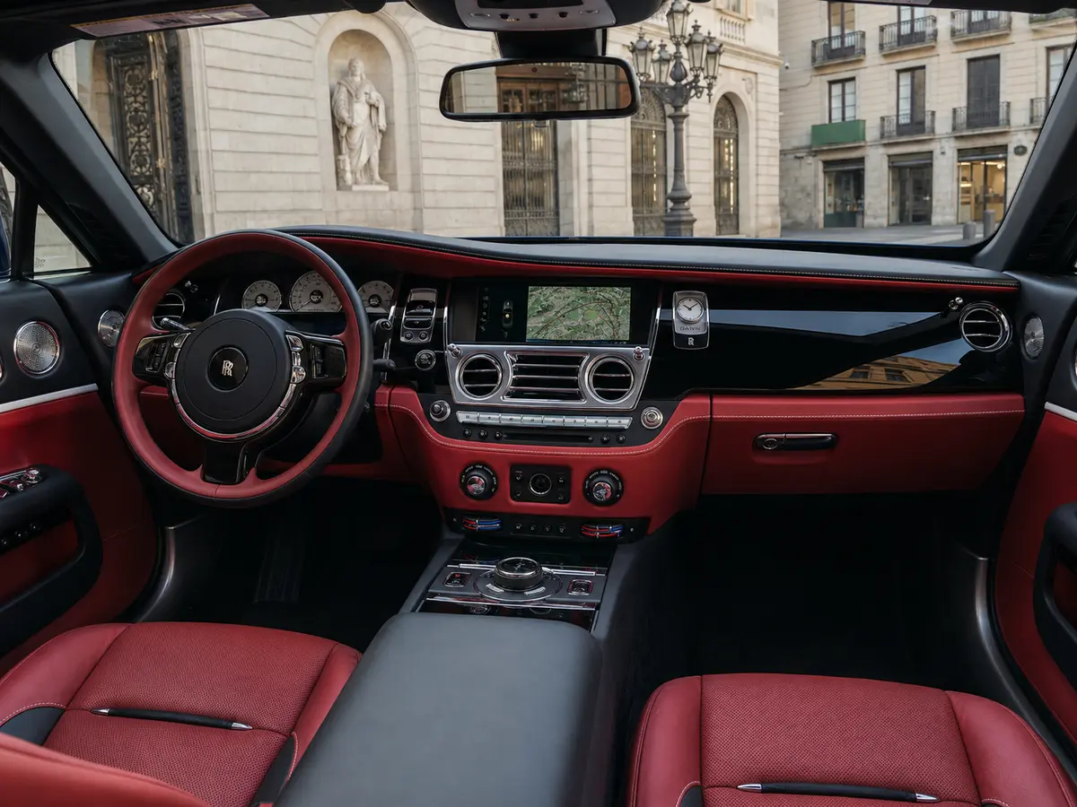Rolls-Royce Dawn 2022, Innenraum — Munich Luxury Cars, München. Der Rolls-Royce Dawn aus dem Jahr 2022 steht für die Art von Auftritt, die kein lautes…
